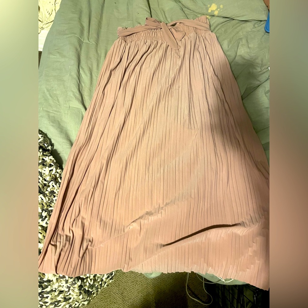 Elegant Pink Pleated Skirt